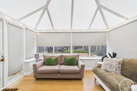 undefined, Mead Grove, Leeds