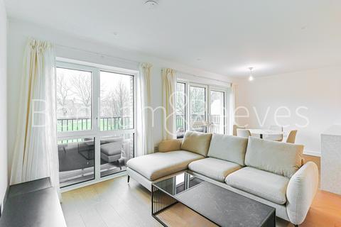 2 bedroom apartment to rent, Parrs Way, London W6
