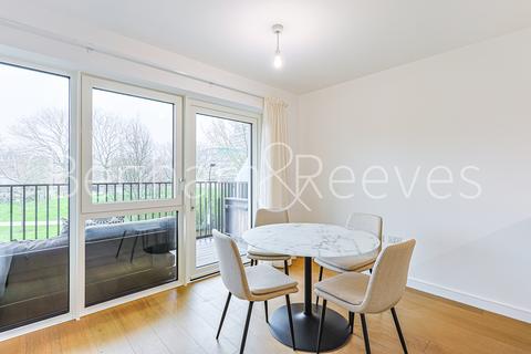 2 bedroom apartment to rent, Parrs Way, London W6