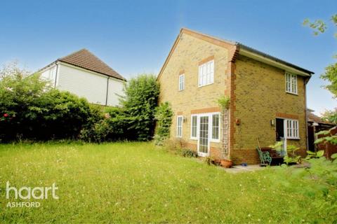 3 bedroom detached house for sale, Landbury Walk, Ashford