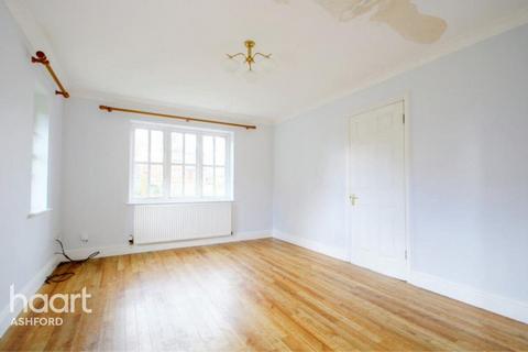 3 bedroom detached house for sale, Landbury Walk, Ashford