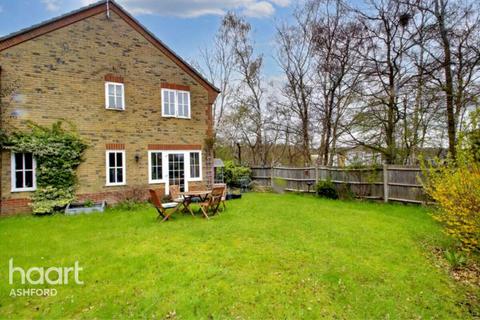 3 bedroom detached house for sale, Landbury Walk, Ashford
