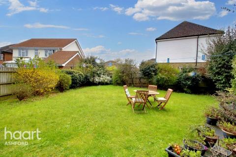 3 bedroom detached house for sale, Landbury Walk, Ashford