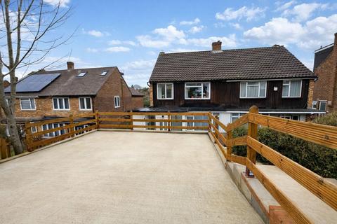 5 bedroom semi-detached house to rent, Deeds Grove, High Wycombe