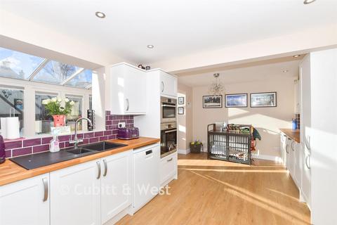 3 bedroom detached house for sale, Pipit Meadow, Uckfield, East Sussex