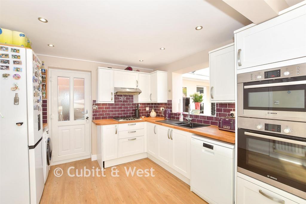 Kitchen/Breakfast Area