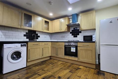 undefined, Albert Road, Ilford - CHAIN FREE!