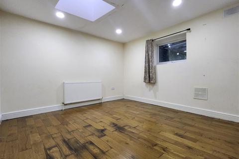 undefined, Albert Road, Ilford - CHAIN FREE!