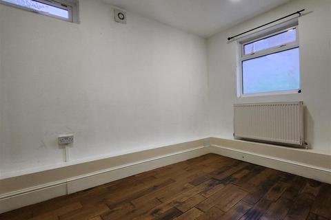 undefined, Albert Road, Ilford - CHAIN FREE!