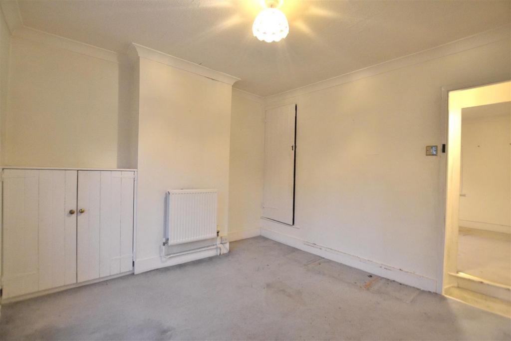 Bedroom 1 .JPG