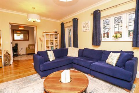 4 bedroom semi-detached house for sale, Royston Drive, Farnham GU10