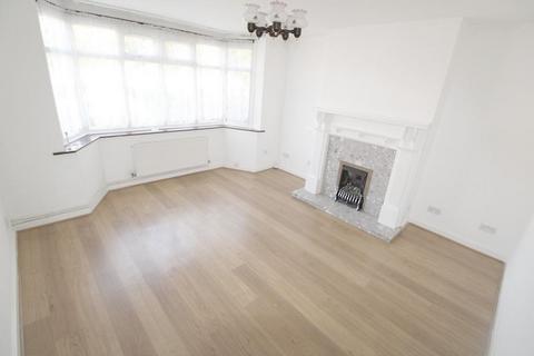 3 bedroom semi-detached house to rent, Woodfield Avenue, Brierley Hill