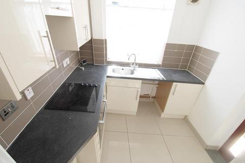 3 bedroom semi-detached house to rent, Woodfield Avenue, Brierley Hill