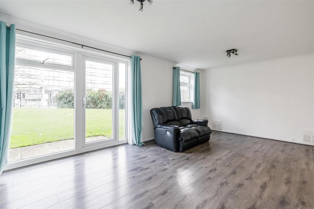 53 Touchwood Hall Close 10.jpg