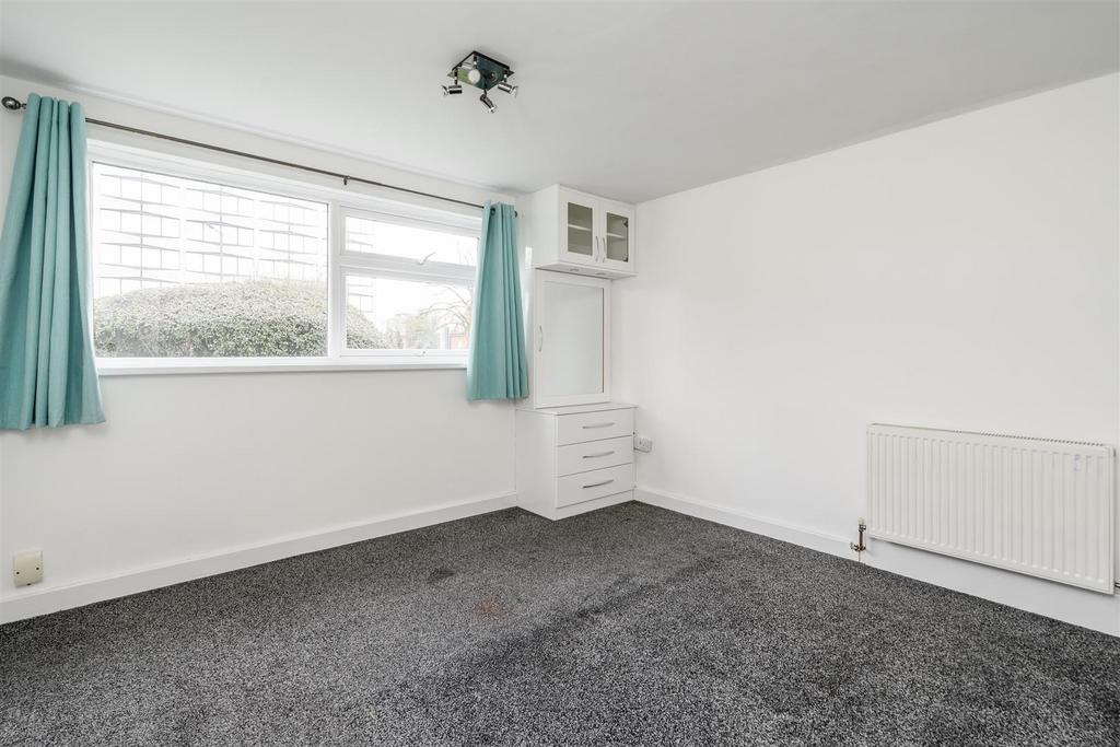 53 Touchwood Hall Close 2.jpg