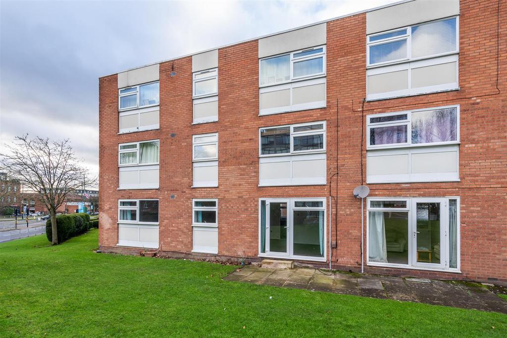 53 Touchwood Hall Close 11.jpg