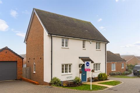 3 bedroom detached house for sale, Dray Gardens, Buntingford