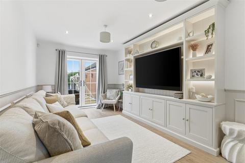 3 bedroom detached house for sale, Dray Gardens, Buntingford