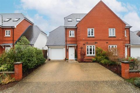 4 bedroom semi-detached house for sale, Royston Drive, Farnham GU10