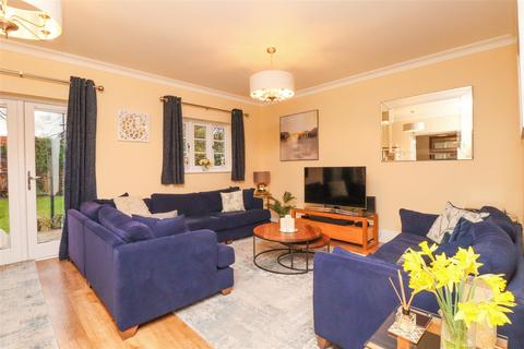 4 bedroom semi-detached house for sale, Royston Drive, Farnham GU10