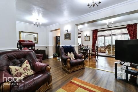 3 bedroom semi-detached house for sale, Pinewood Avenue, Balby, Doncaster