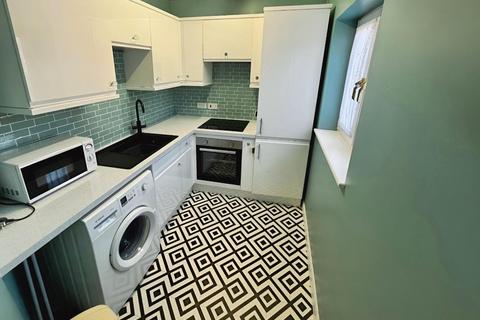 1 bedroom apartment to rent, High Street, Chatham