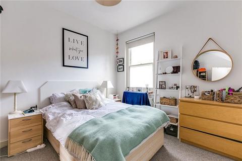 2 bedroom flat to rent, Patience Road, London SW11