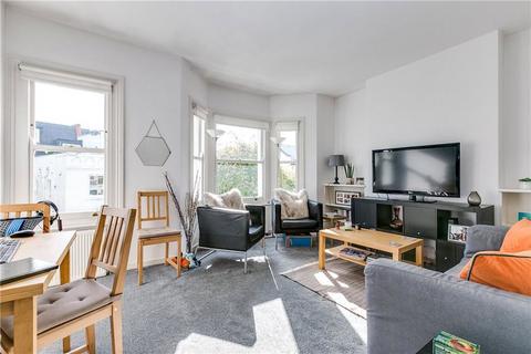 2 bedroom flat to rent, Patience Road, London SW11