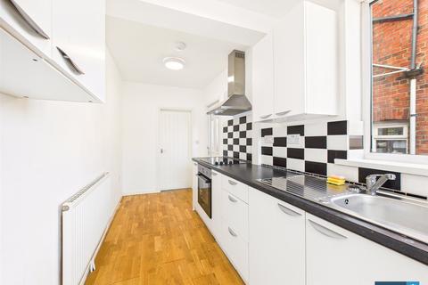2 bedroom terraced house to rent, Bentley Road, Doncaster, South Yorkshire, DN5