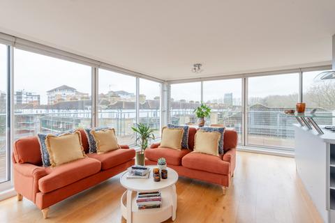 2 bedroom flat to rent, Elgar Street, London, SE16