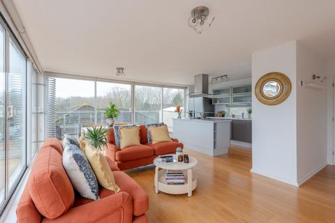 2 bedroom flat to rent, Elgar Street, London, SE16