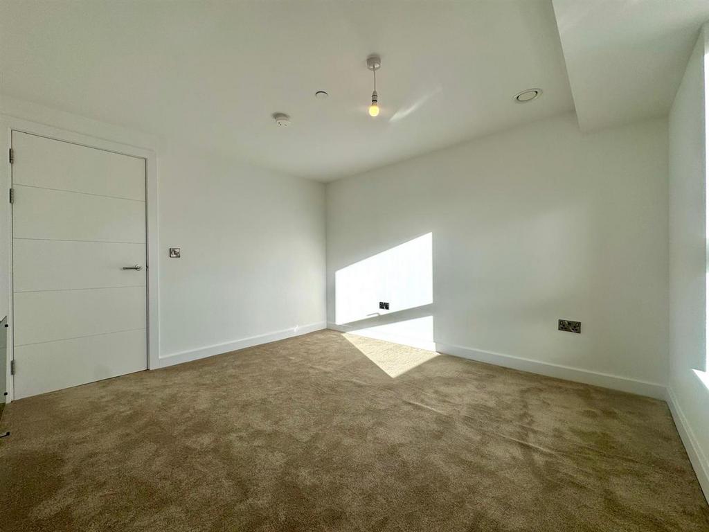 Second bedroom pic 2.jpeg