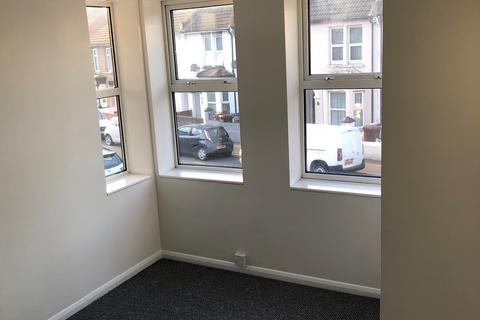 1 bedroom apartment to rent, Longfellow Road, Gillingham ME7