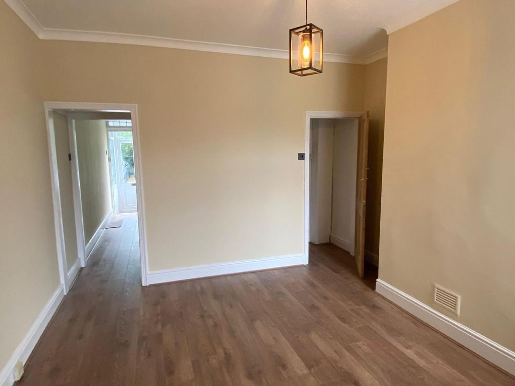 Dining room 2.jpg
