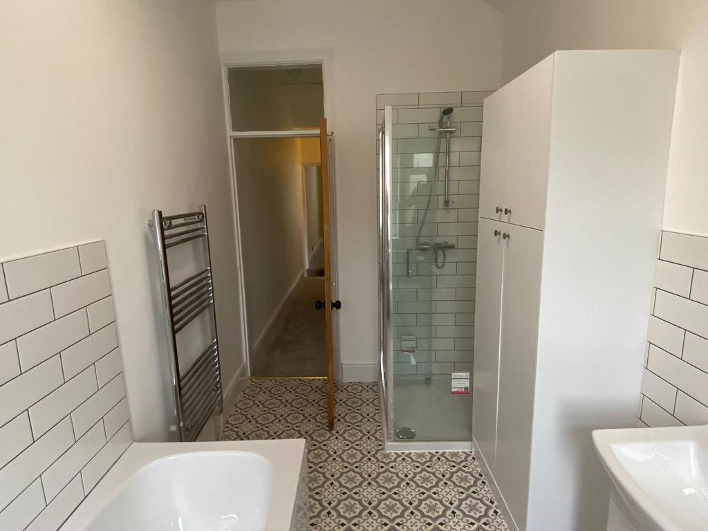 Bathroom 2.jpg