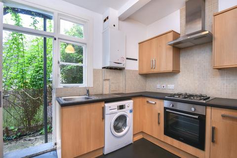 2 bedroom flat to rent, Kinsale Road, Peckham, London, SE15