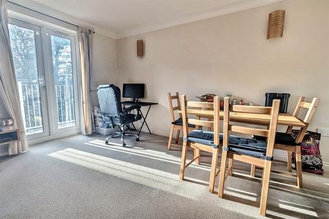 2 bedroom flat for sale, Banister Park