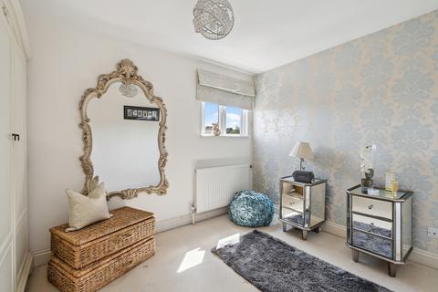 4 bedroom semi-detached house for sale, Richmond Road, Staines-upon-thames, TW18