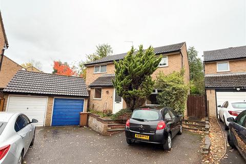 Piccadilly Close, Northampton NN4