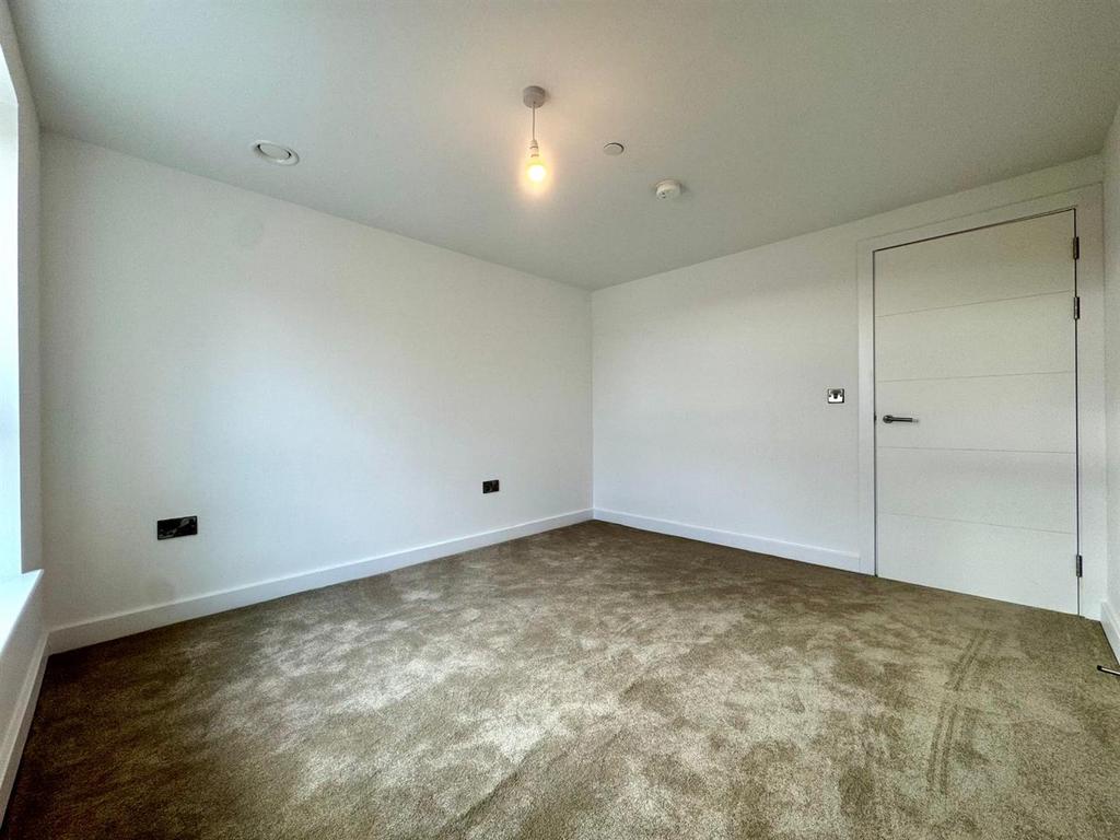 Second bedroom pic 2.jpeg