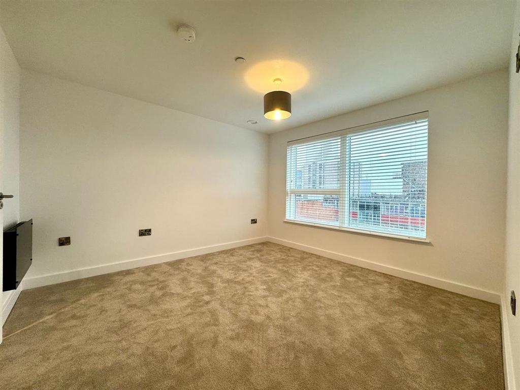 Main bedroom pic 1.jpeg