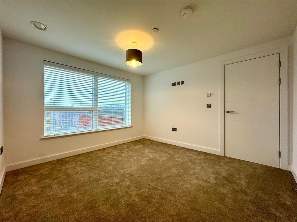 Main bedroom pic 2.jpeg