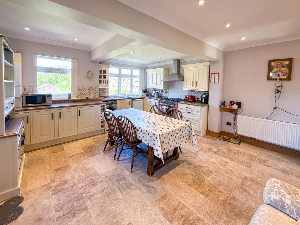 Kitchen / Breakfast Room