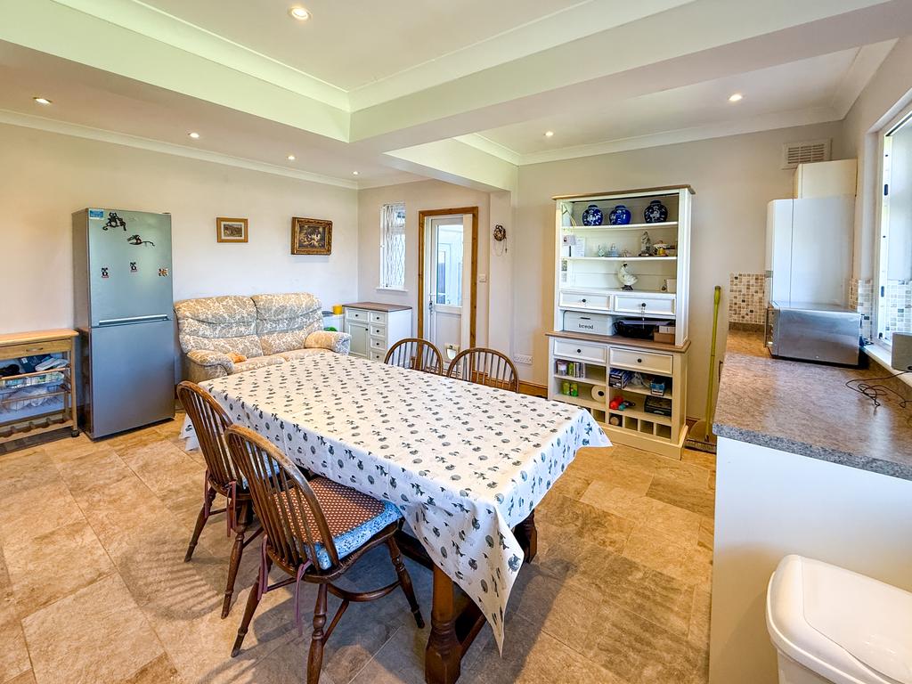 Kitchen / Breakfast Room