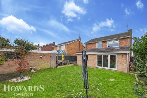 4 bedroom detached house for sale, Broadwaters Road, Lowestoft