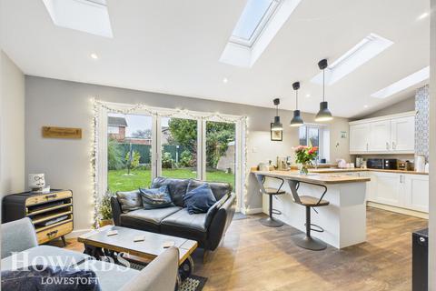 4 bedroom detached house for sale, Broadwaters Road, Lowestoft
