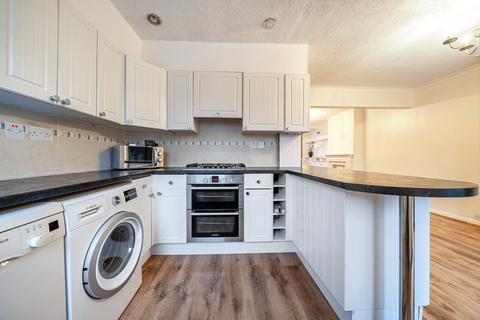 3 bedroom terraced house to rent, Woodfield Gardens, New Malden, KT3