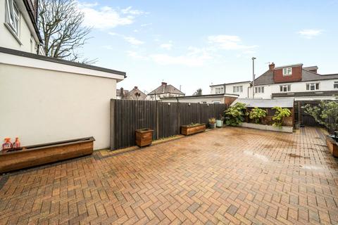 3 bedroom terraced house to rent, Woodfield Gardens, New Malden, KT3