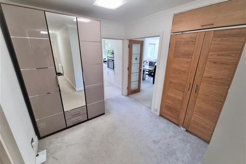 2 bedroom apartment to rent, The Avenue, Poole BH13