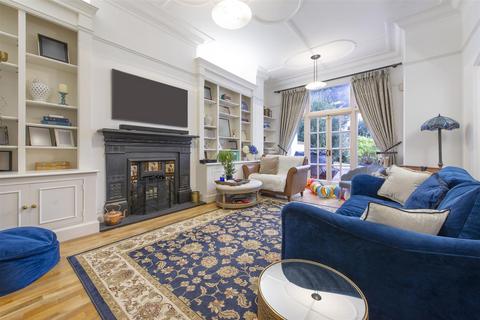3 bedroom apartment for sale, Bracknell Gardens, Hampstead, London